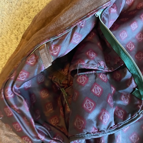 Bermans Woman’s Vintage Bomber Style Leather Jacket in great vintage condition - Picture 9 of 11